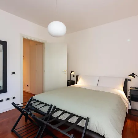 Apartment Daniele Flat - Free Wi-fi & M4 Metro Mi Milan