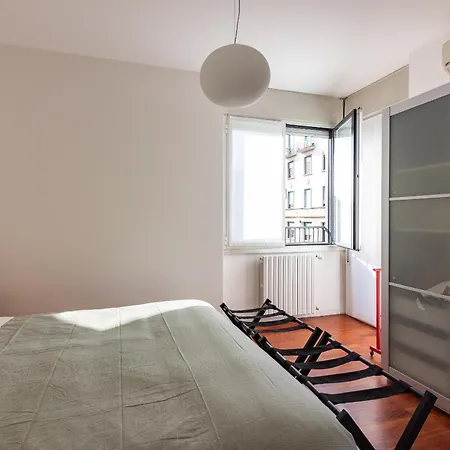 Apartment Daniele Flat - Free Wi-fi & M4 Metro Mi Milan